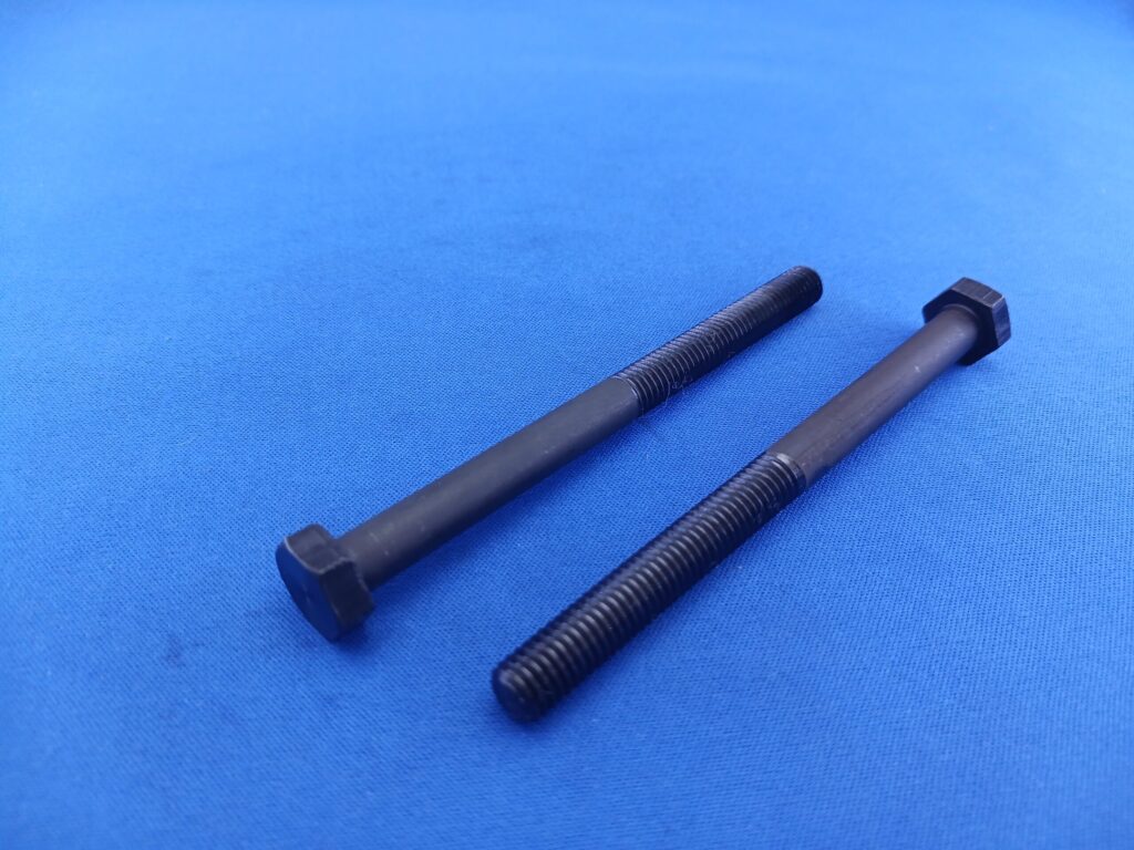 M8x100　黒染め六角ボルト