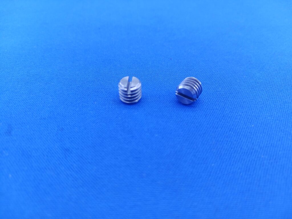 M8x10　すりわり付き止めビス