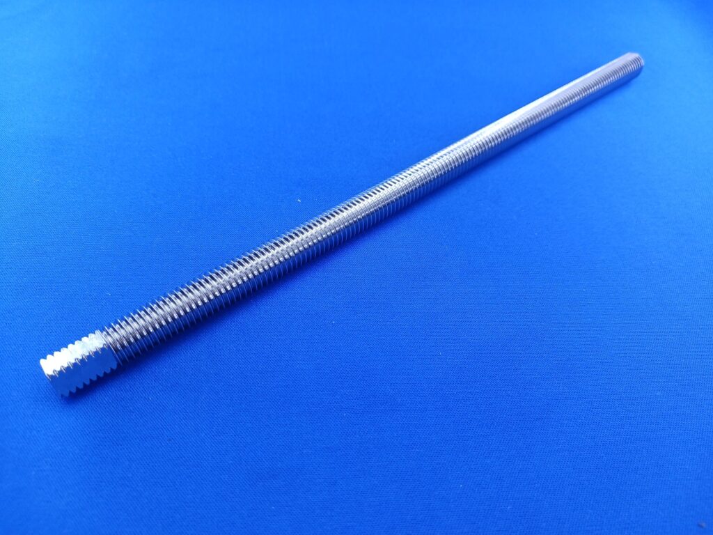 M12x300 寸切りボルト　面取り加工