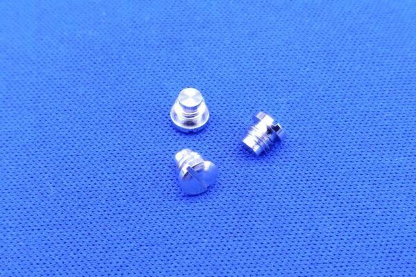 マイナススリッド　すりわり　の加工を施した特注のネジ加工品