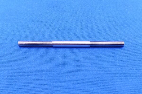 スタッドボルト写真①