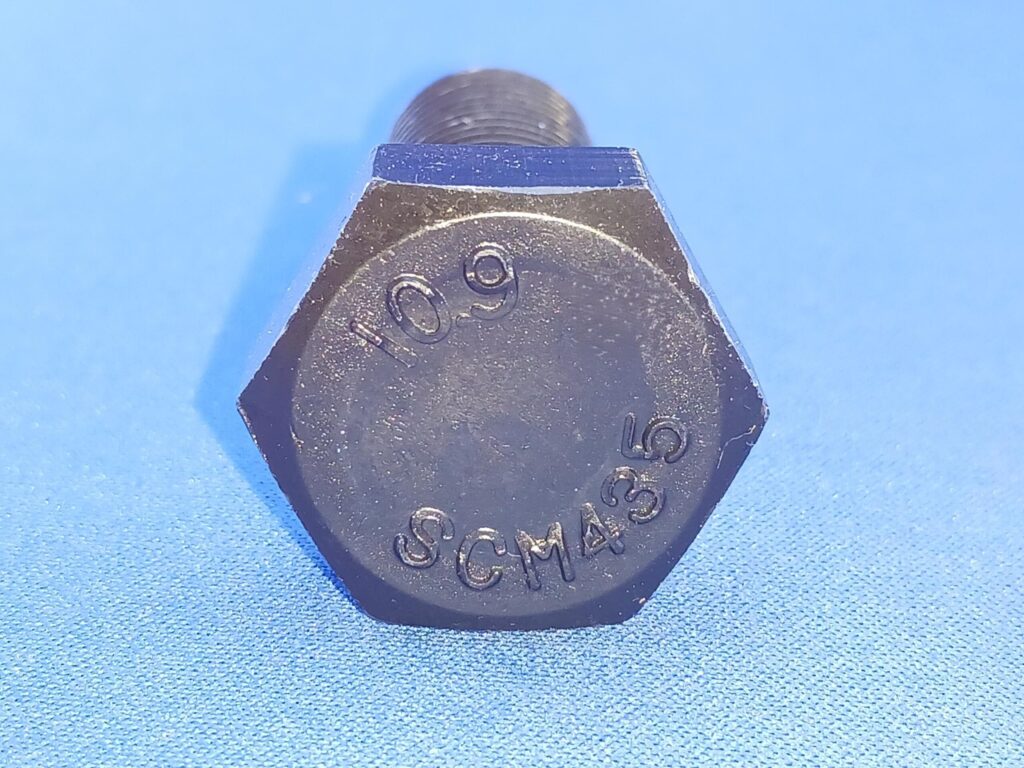 10.9強度区分の六角ボルト　SCM435の材質