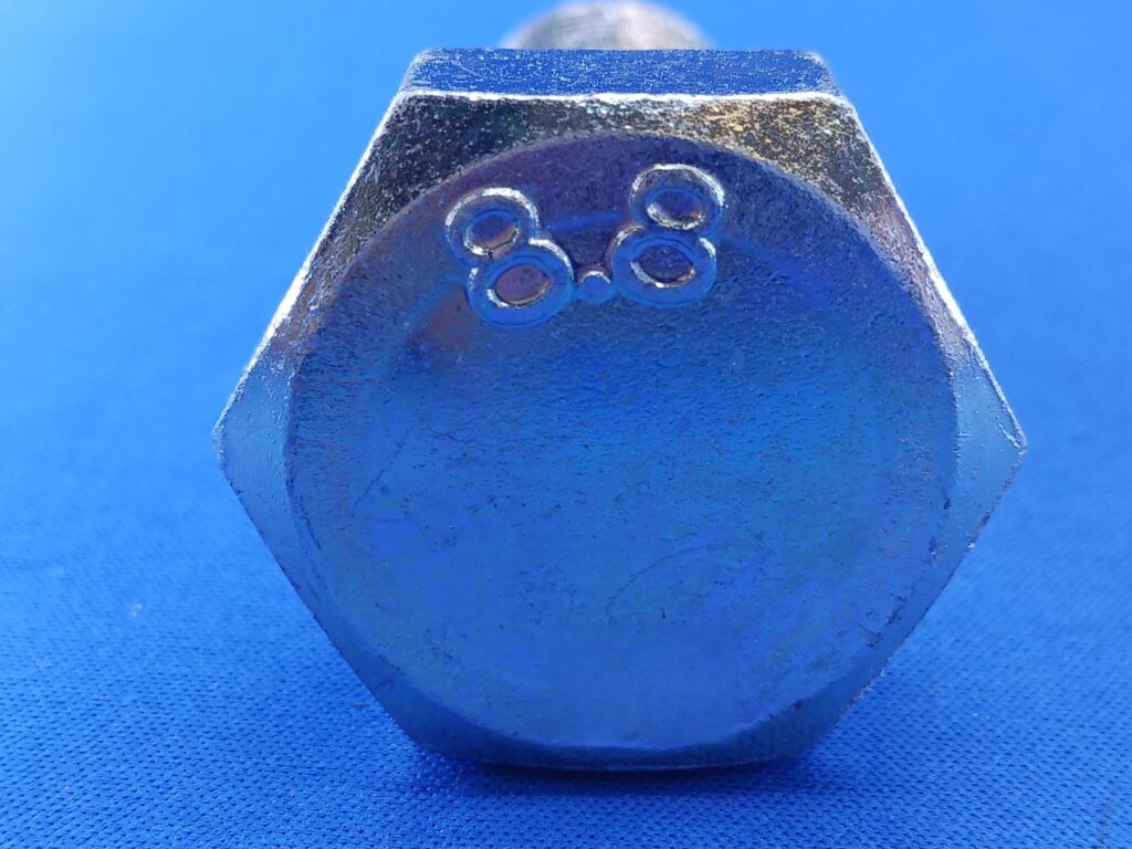 8.8強度区分の六角ボルト